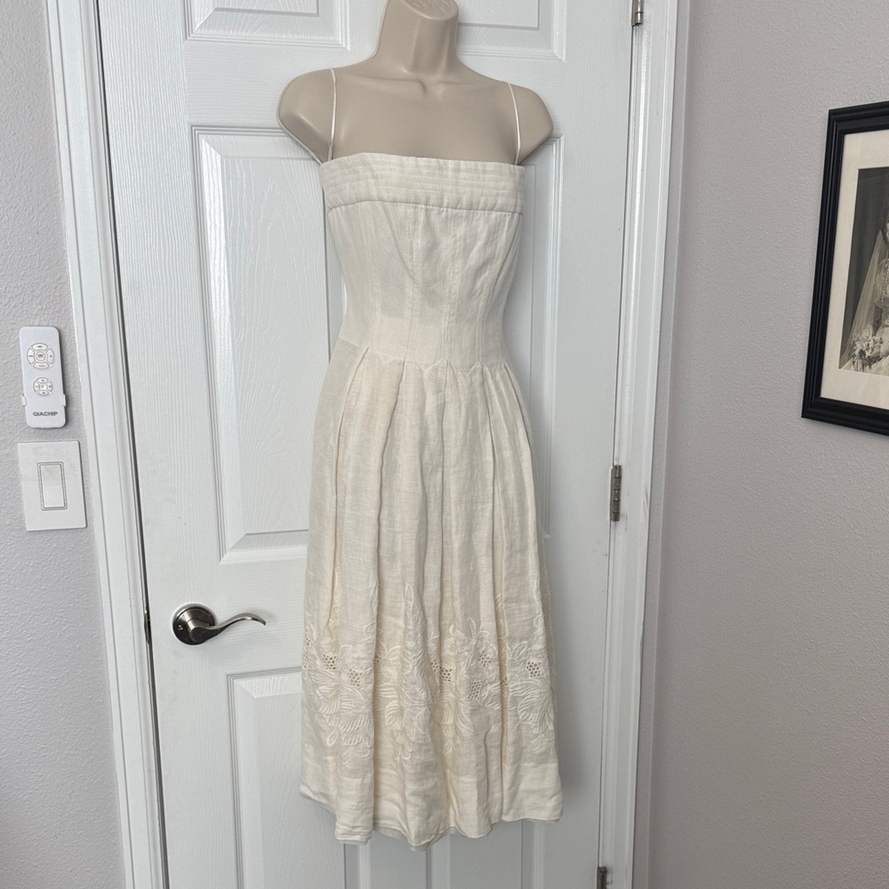 Vintage Albert Nipon 100% linen dress. Strapless with a bow on the back!